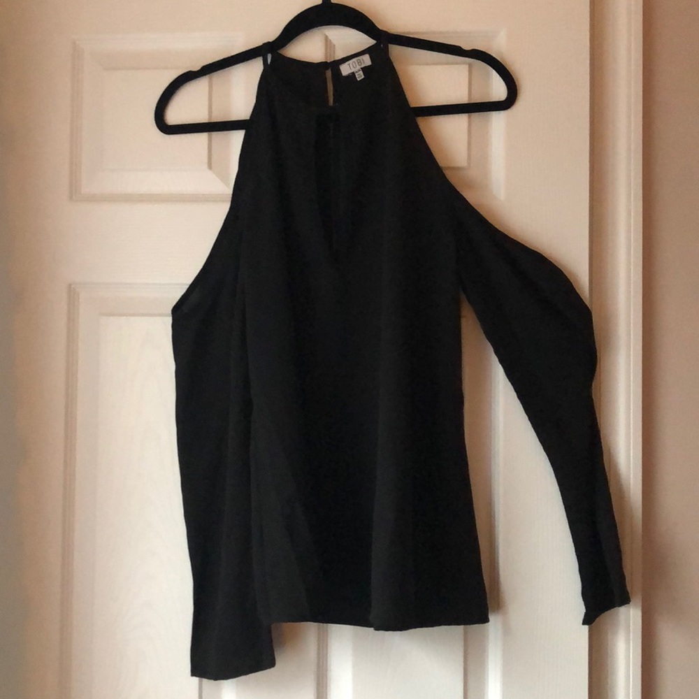Open shoulder top